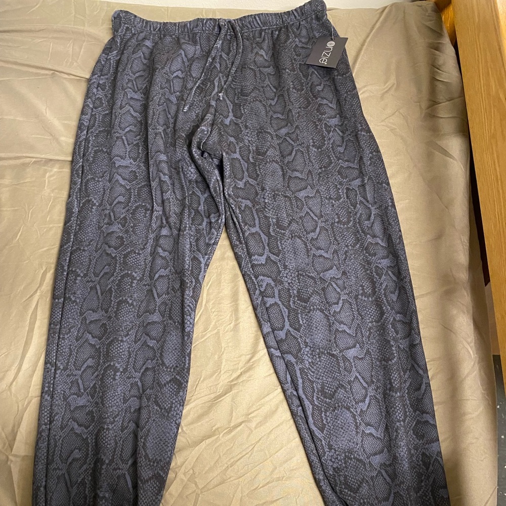 Women’s Sweatpants bundle. Size “M/L”. New with tags